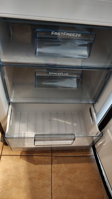 Lodówka chłodziarko-zamrażarka Electrolux ERB34233X