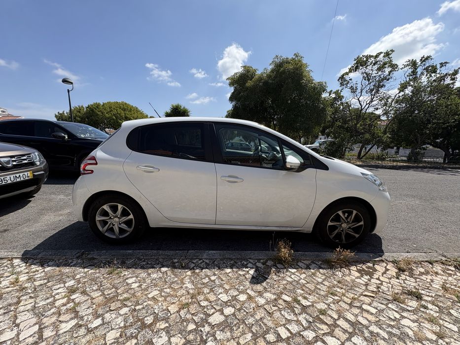 Peugeot 208 — fotografia 3