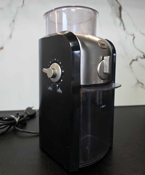 Ekspres kolbowy DeLonghi Dedica EC685.BK + młynek Krups GVX2 + dodatki