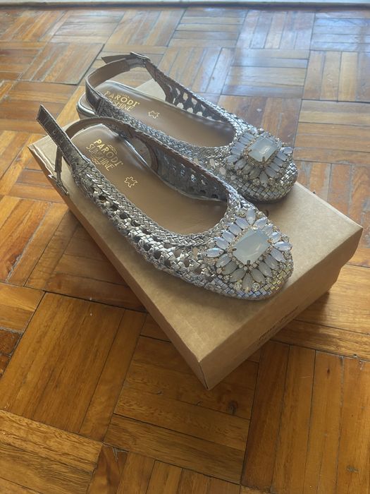 Sapatos Prateados Praticos novos