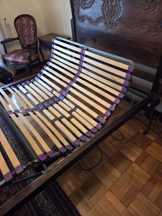 Cama, estrado articulado com motor