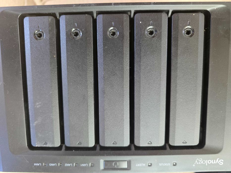 Synology DiskStation DS1515+ NAS 5-Bay – Excelente Estado