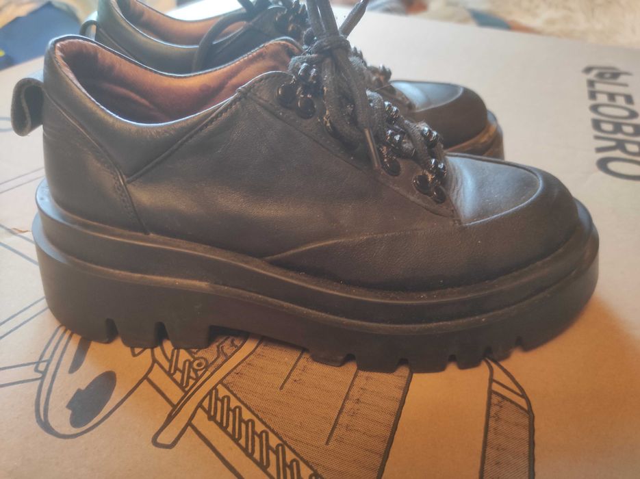 Туфлі для жінок чорного кольору