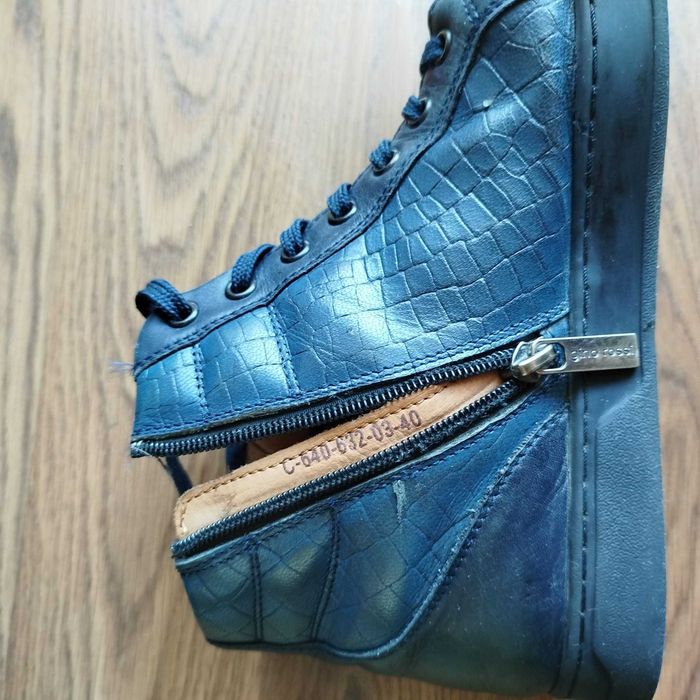 Buty skórzane granatowe Gino Rossi. Rozm. 40