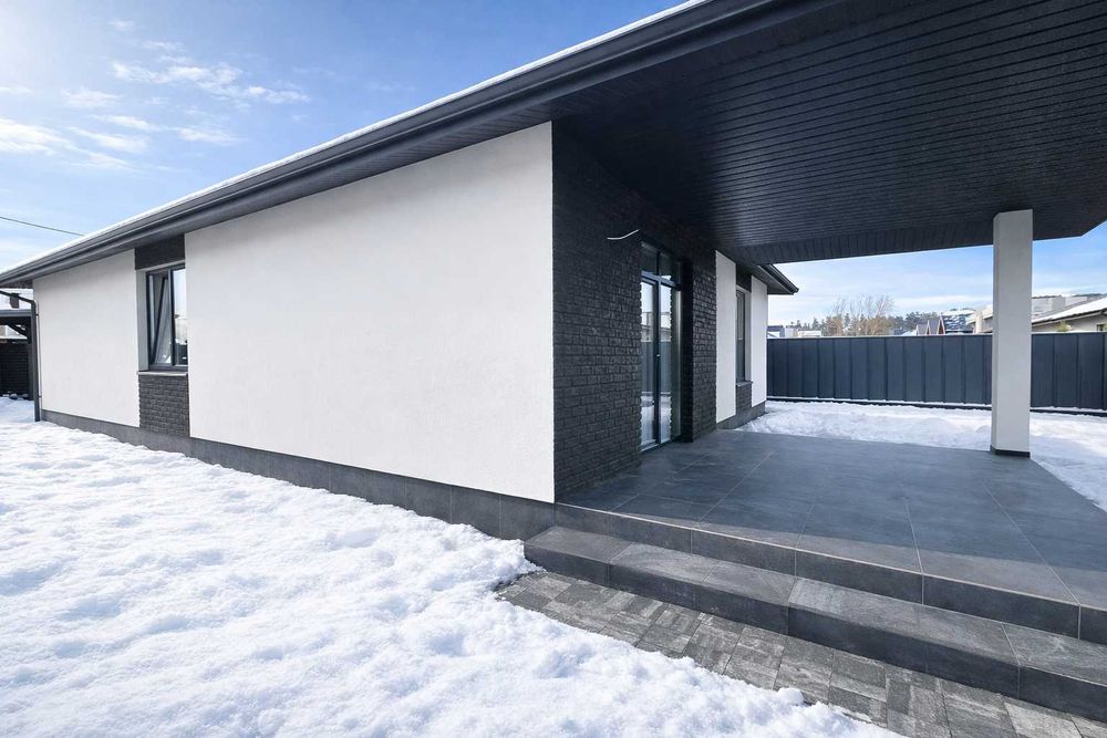 Одноповерховий будинок під ремонт, з автонавісом, терасою