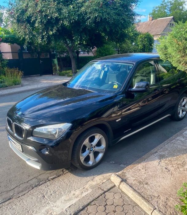 Продаж BMW X1 2011 року