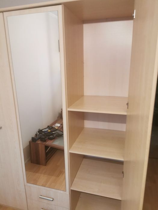 Szafa z lustrem szafa