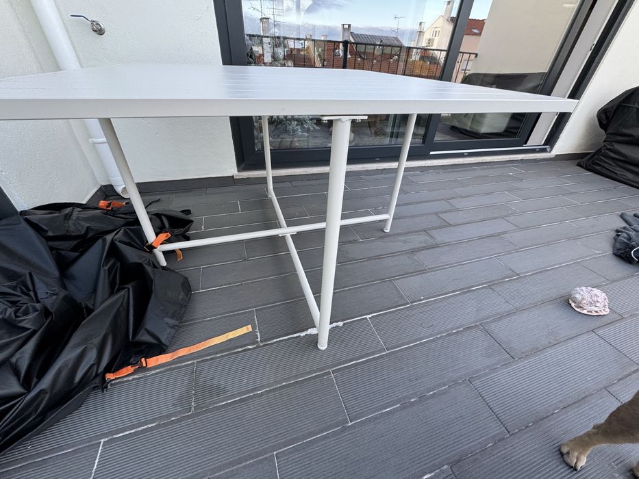 Mesa de metal e resina em bege Maisons du Monde