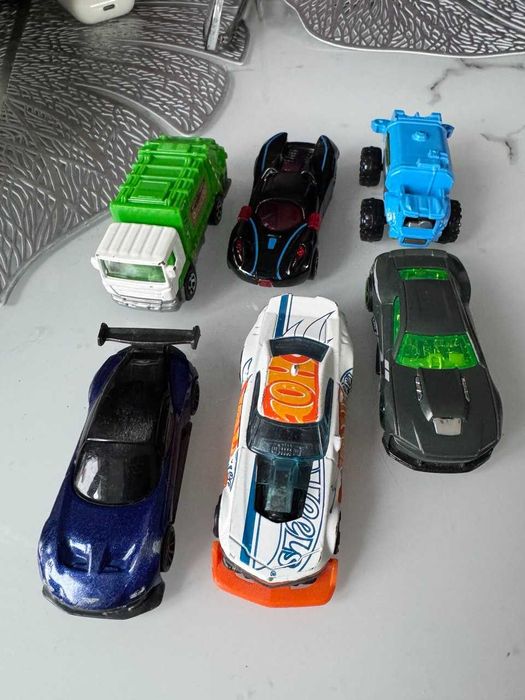 Машинки Hot Wheels , Matehbox