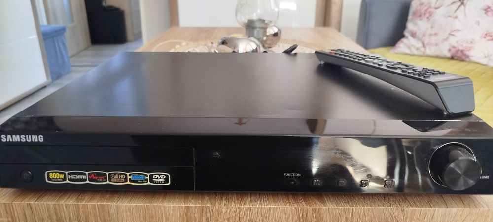 Sprzedam odtwarzacz DVD firmy Samsung.