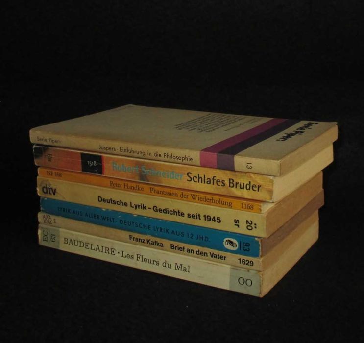 Livros de bolso em língua estrangeira Kafka Baudelaire Handke