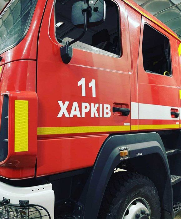 Вінілові наклейки для авто та скла - вологостійкий вініл | наклейки для вітрин та дзеркал