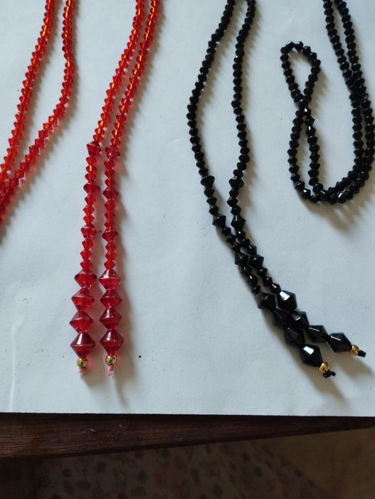 Conjunto de 2 colares de missangas
