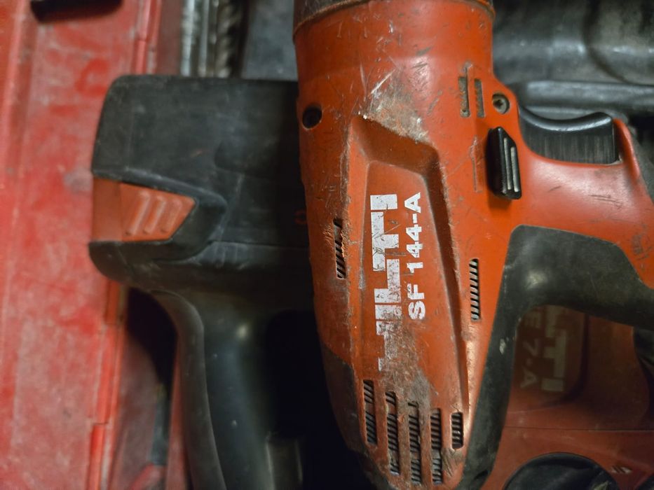 Kit máquina de furar e aparafusadora HILTI