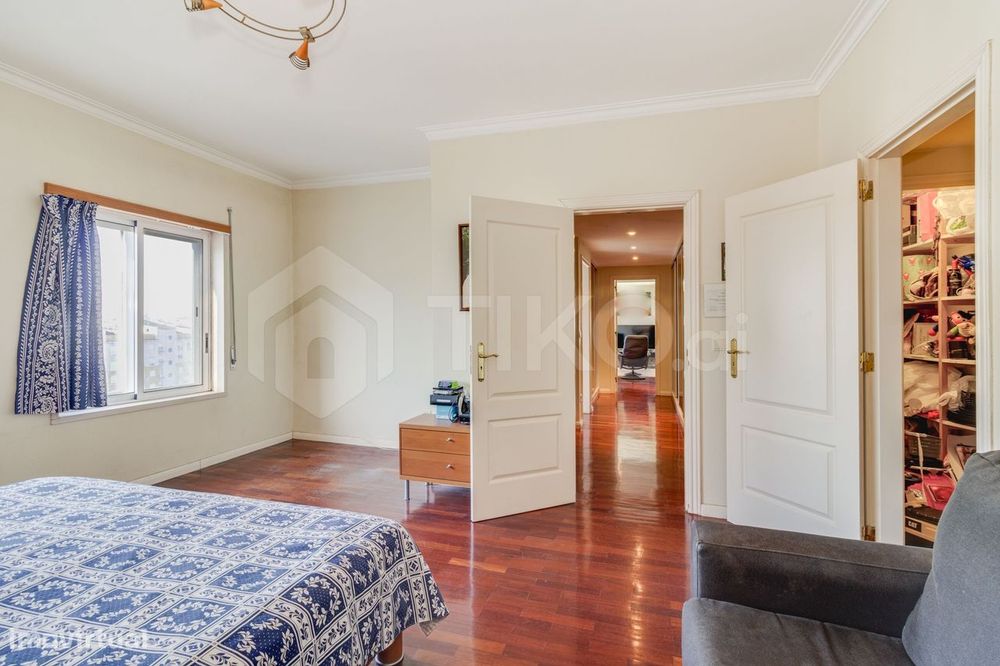 T4 com 209 m², vista 360º, sol todo o dia e garagem de 78 m² | Corroio