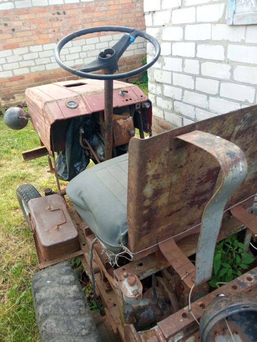 Трактор з прицепом