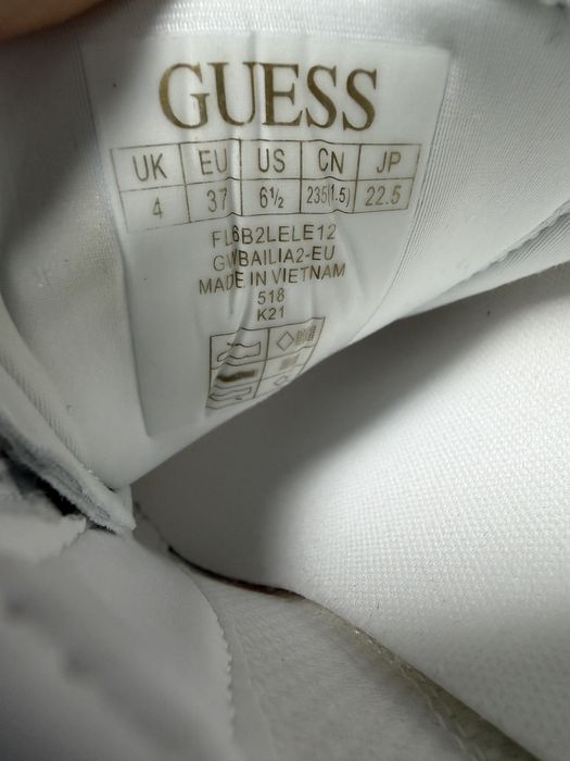 Wygodne sneakersy Guess