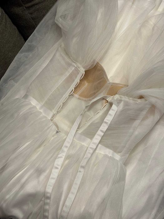 Весільна сукня з корсетом на шнурівці, фатин+атлас