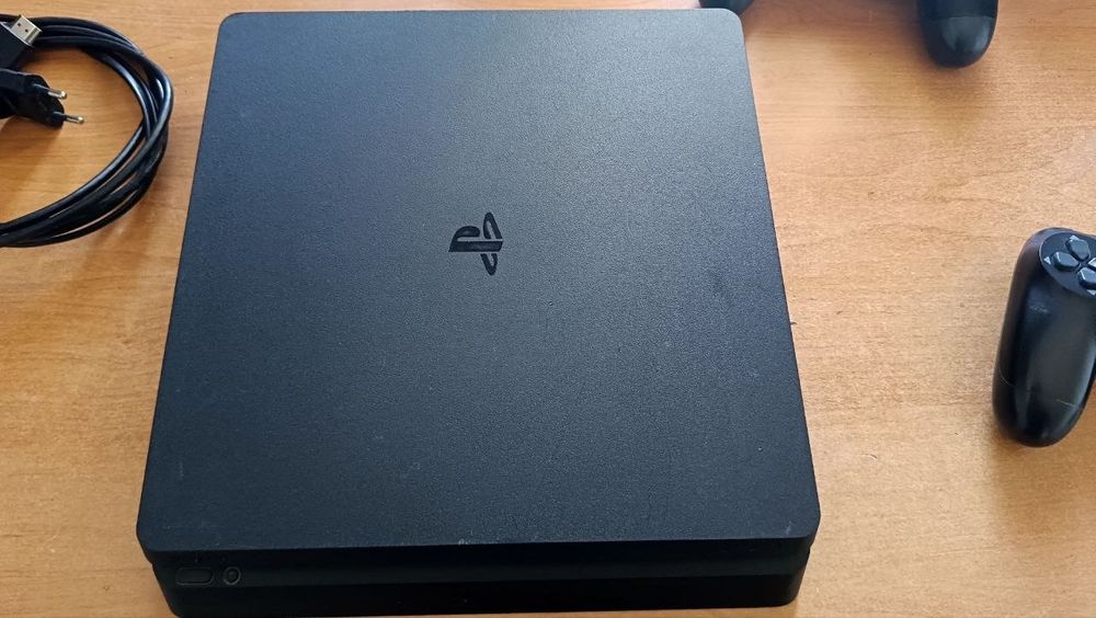 Sony PlayStation 4 Slim 1TB – Повністю обслужена + 2 геймпади