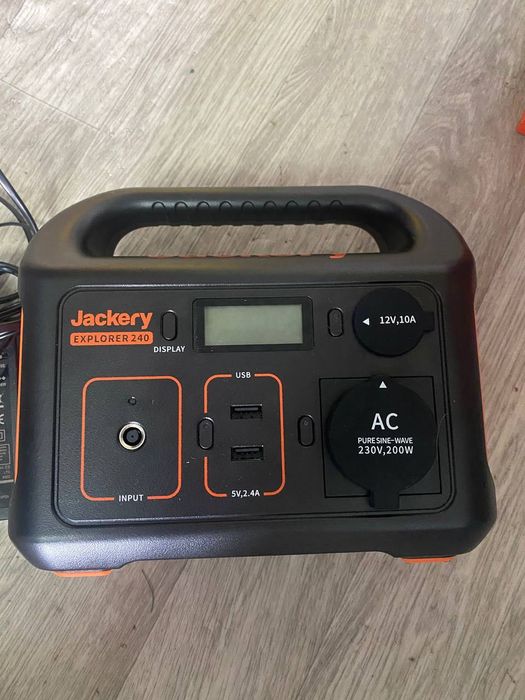 Зарядна станція Jackery Explorer 240EU.