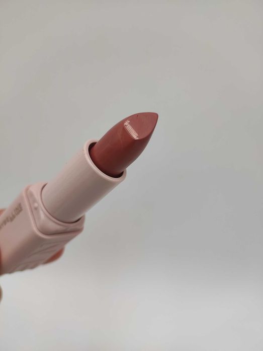 Pomadka Maybelline New York Lifter Lipstick 101 Upstate Nawilżająca