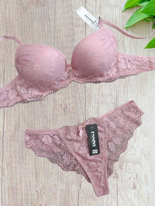 Комплект чорно- червоний,пудра,фиолет(чашка В)