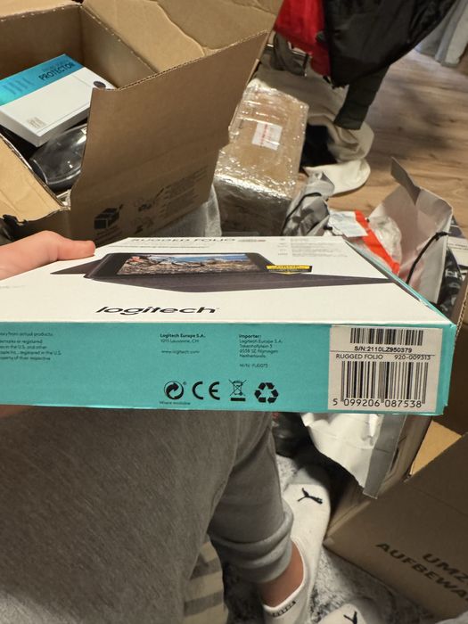 Logitech rugged folio ipad новий