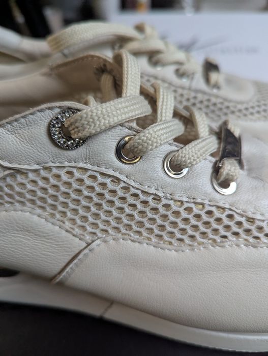 Новые  стильные кросовки