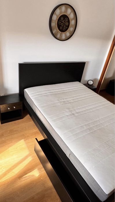 Cama casal com arrumação e colchão