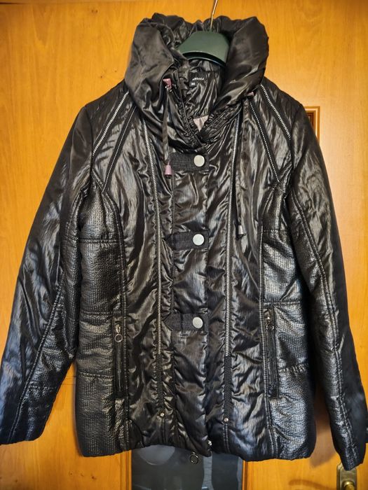 Жіноча весняна куртка