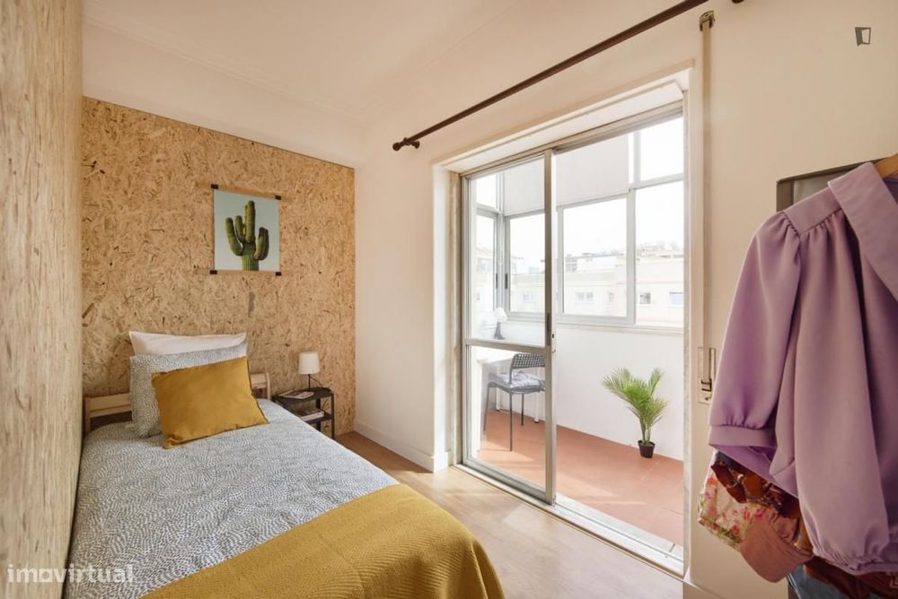 Quarto - localizado em Benfica Lisbon