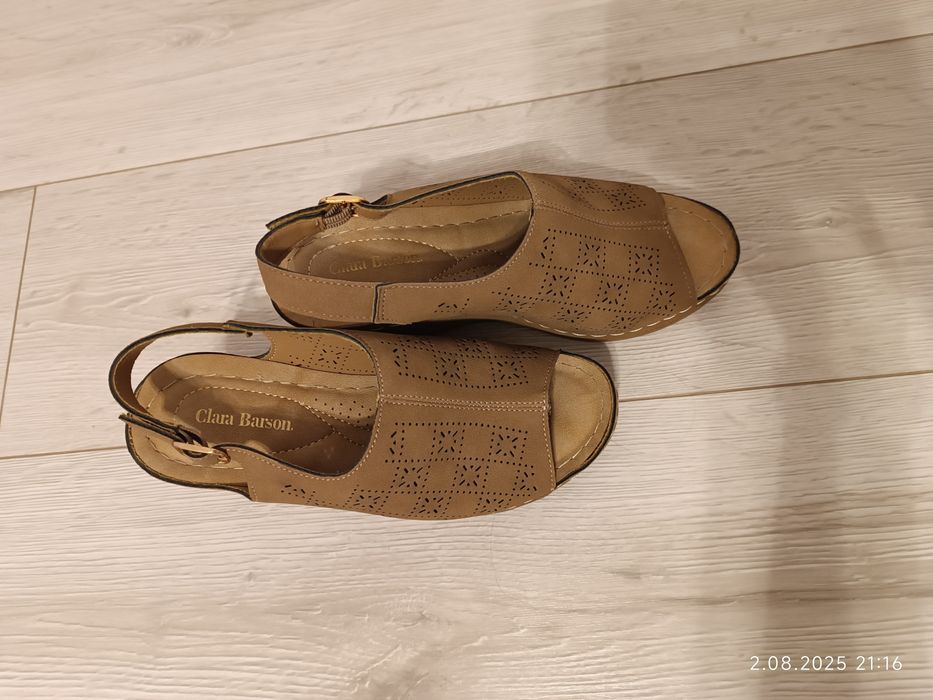 Brązowe buty na koturnie koturny obcasy eleganckie 36 clara barson