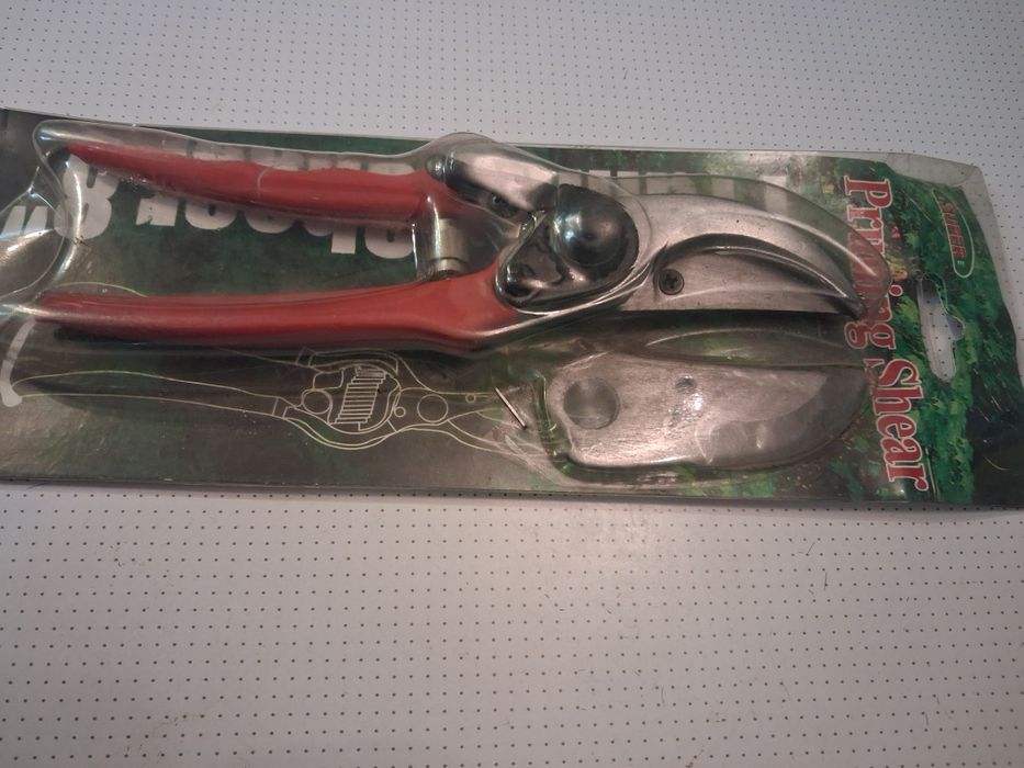 Секатор садовый с запасным ножом