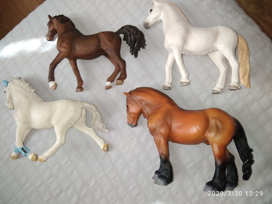 Konie schleich zestaw 13, źrebak i akcesoria