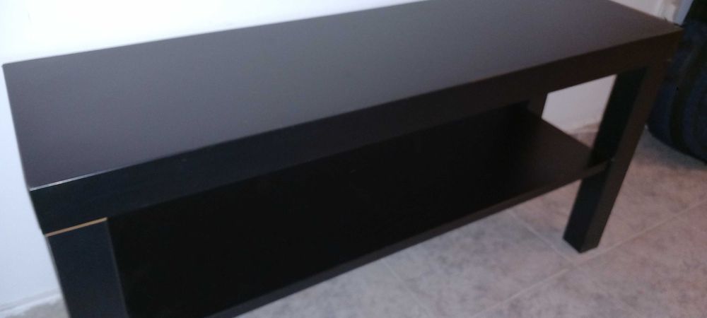 Mesinha de TV Ikea