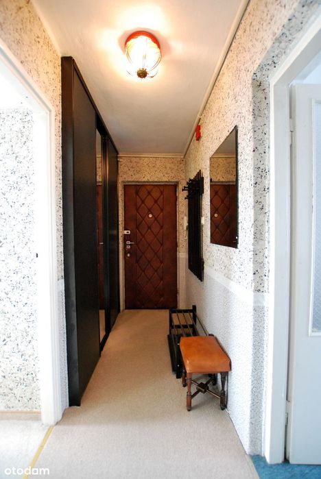 Os. Albertńskie, 2 pokoje, osbna kuchnia, balkon, piwnica.