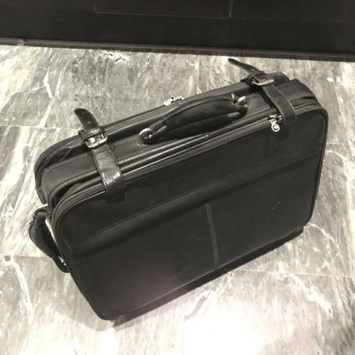 Mala de viagem vintage com trolley oculto