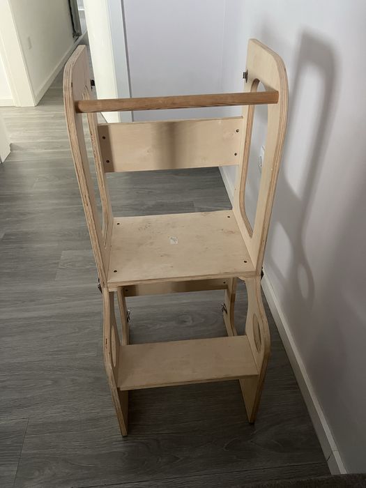Torre de aprendizagem/mesa de actividades