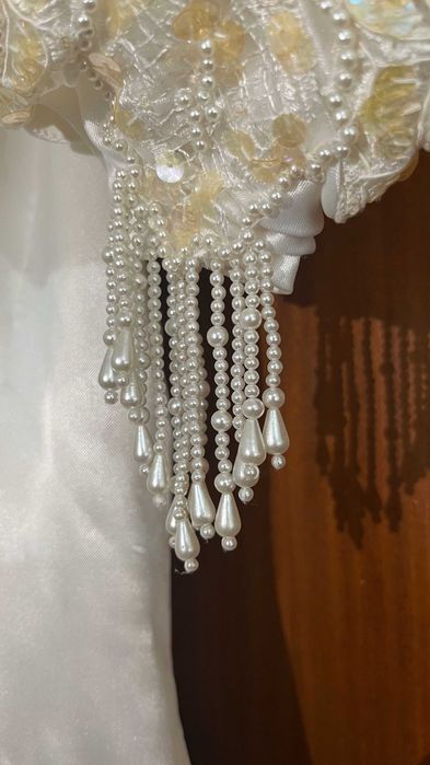 Vestido de noiva clássico de cauda longa