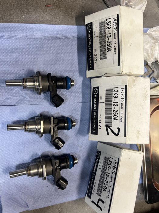 Палевні форсункі б/у  Mazda 6 CX-7 2,3