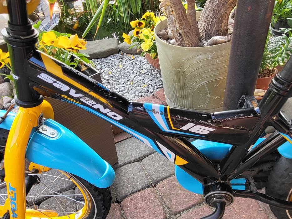 Saveno Volt 16" rower chłopięcy czarny z niebieskim i żółtym