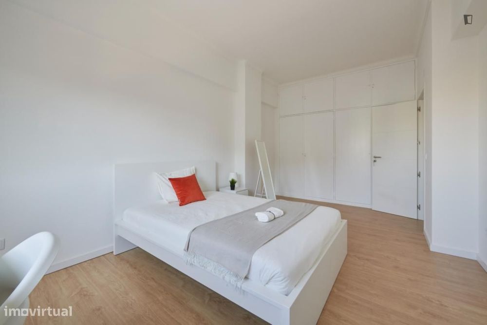 Quarto - localizado em Telheiras Lisbon