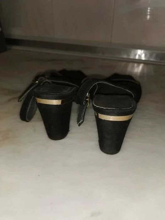 Sandálias em Camurça pretas Tamanho 38