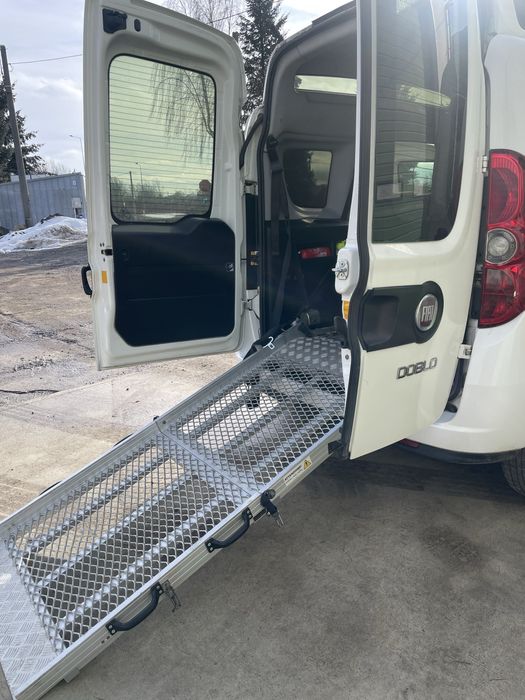 Fiat Doblo dla niepełnosprawnych z podjazdem  1.6 Diesel