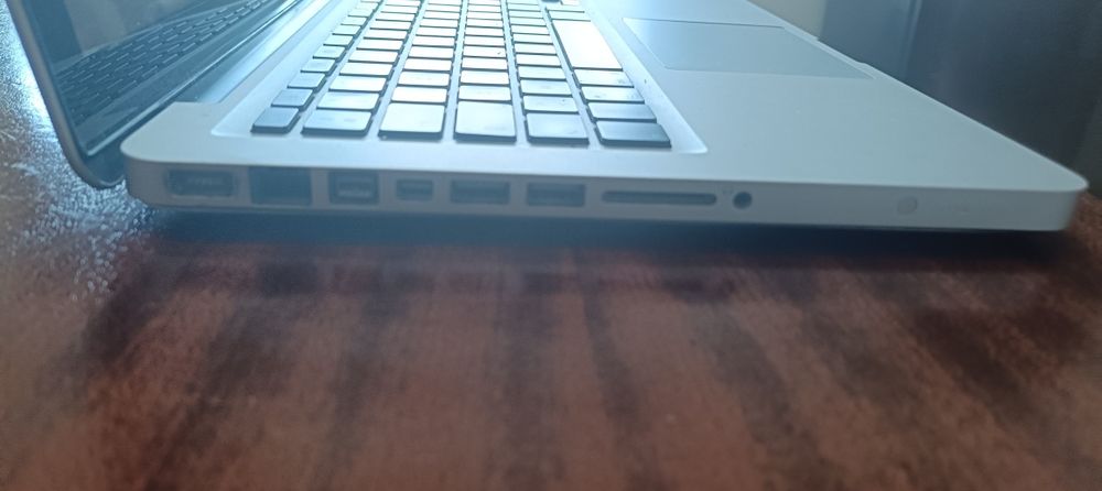 MacBook Pro 13" Apple | 320GB | Catalina | Carregador Incluído