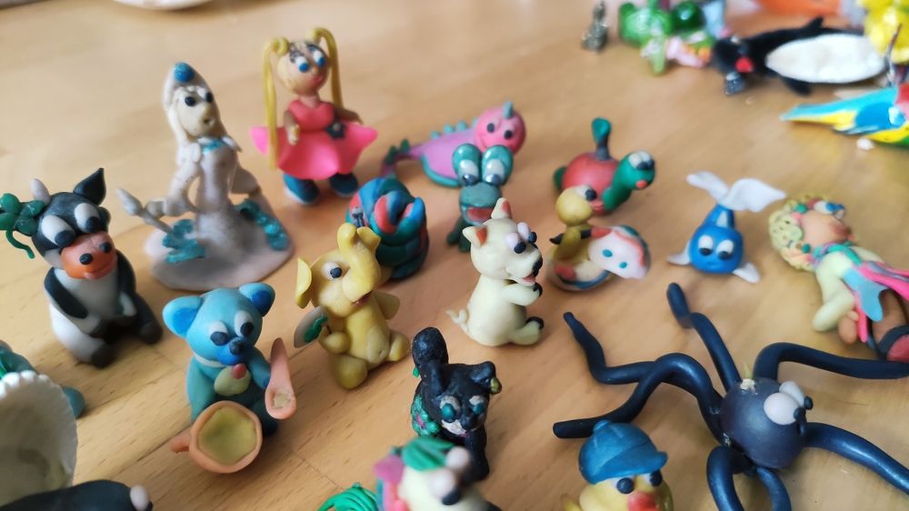 Figurki z modeliny handmade, komplet 24 szt.