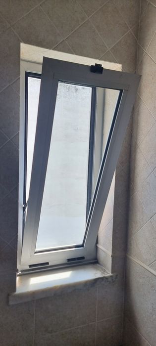 Janela oscilante Vidro Duplo 500x1090