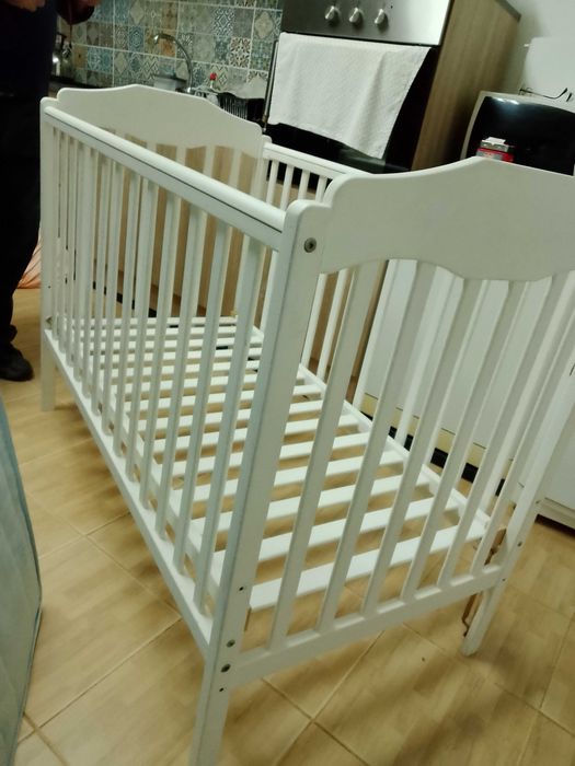 Berço com colchao e banhheira  suporte