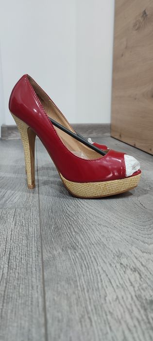 Szpilki, buty na wysokim obcasie
