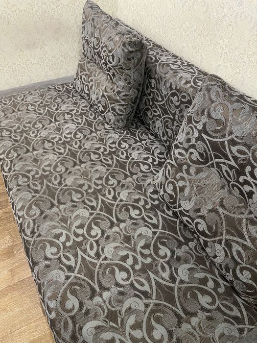 Сучасний великий диван